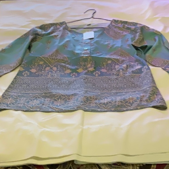 Top - Picture 1 of 3